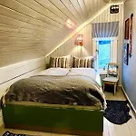 Segelsund Boutique * Holvik (Joa)